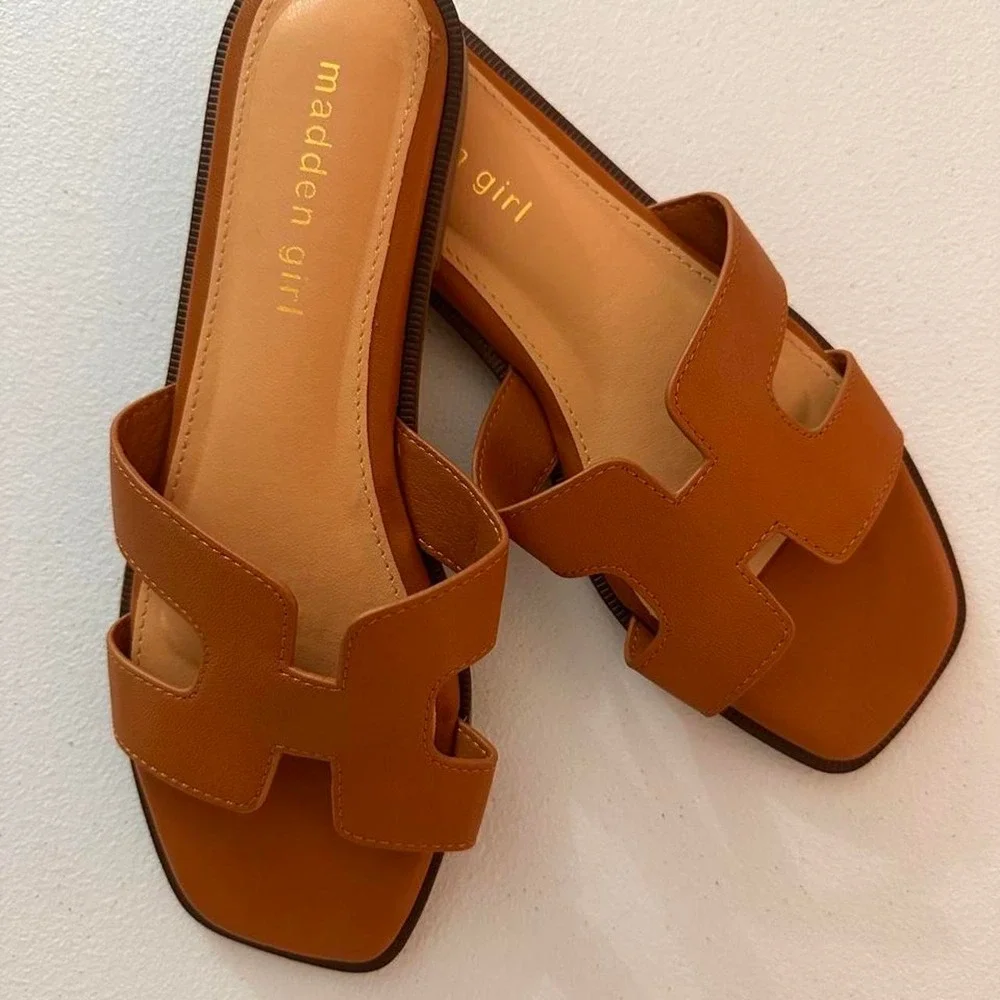 Madden Gitl leather saddle size 6 NWTs